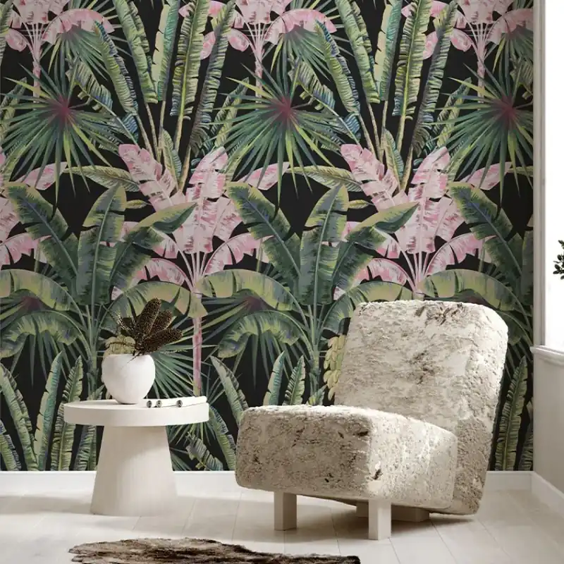 Blush Groove in black, VLAdiLA Tapet tropical cu frunze roz și verzi pe fundal negru Cumpără online