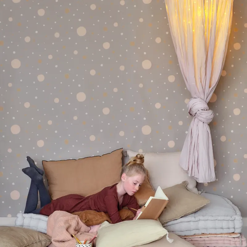Disponibil imediat Confetti, Mysterious Grey, Majvillan Confetti Mysterious Grey - tapet modern cu model geometric discret