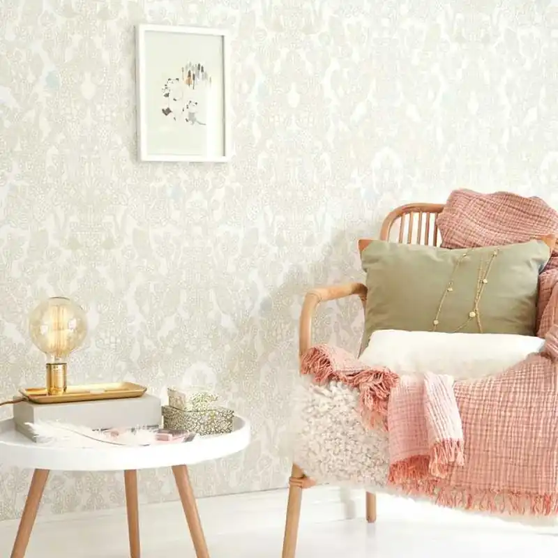 Amelie, Sand, Majvillan Tapet cu model floral delicat Promoție