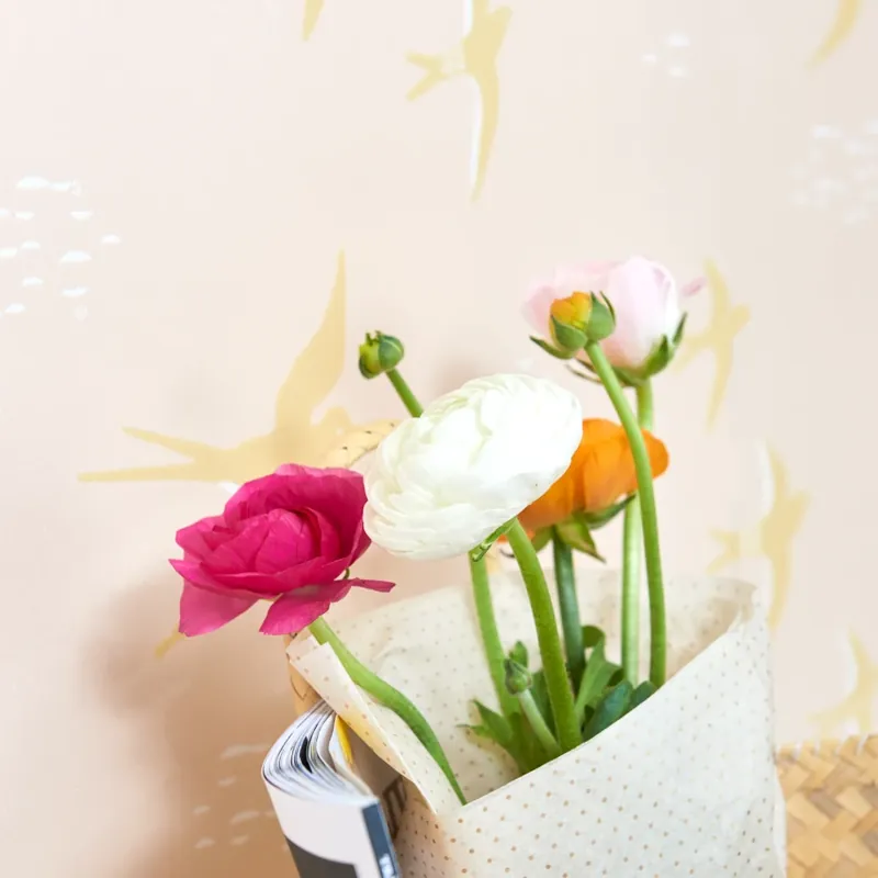 Vezi acum Follow the Wind, Sunny Pink, Majvillan Tapet cu design delicat și elegant