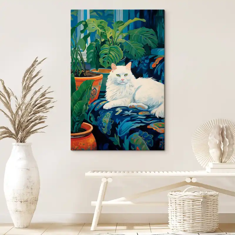 Ofertă exclusivă Pictură pe pânză O pisică albă printre verdeață luxuriantă și vase ceramice Nr s43131