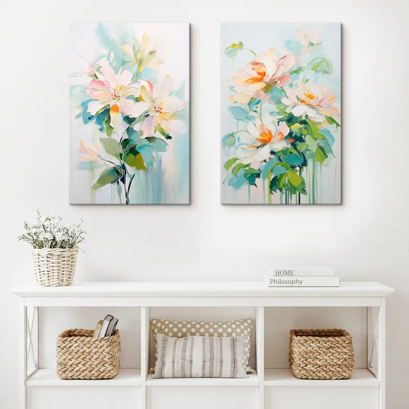 Pictură pe pânză Flori de piersici albe și pastelate, frunze verzi, imitație de pictură în ulei cu tușe moi, fundal albastru deschis Nr m00644 Premium