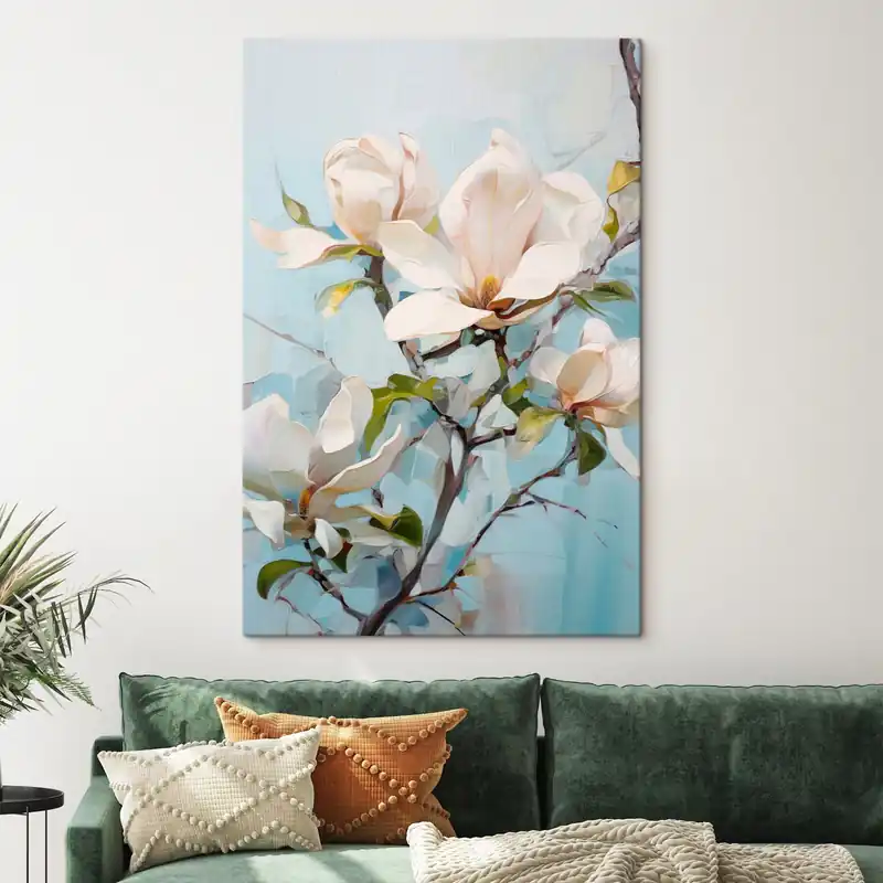 Pictură pe pânză Flori albe de magnolie, fundal albastru deschis cu tușe delicate, stil pictură în ulei, textură impasto Nr s46277 Comandă acum