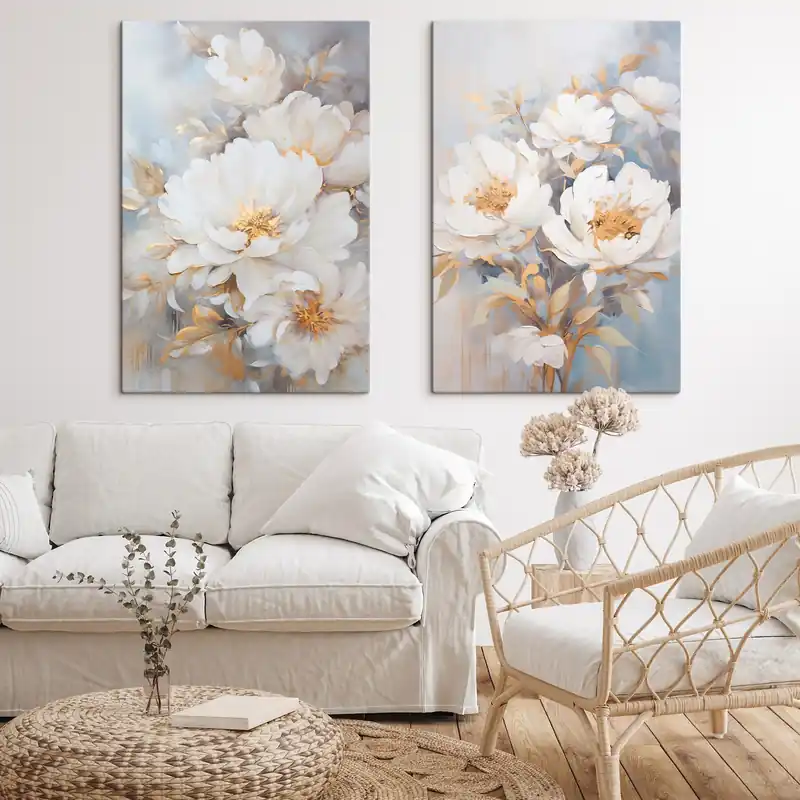 Pictură pe pânză Bujori albi cu mijlocul și frunzele galbene, tușe delicate, fundal albastru deschis, aranjament floral Nr m00878 Bestseller