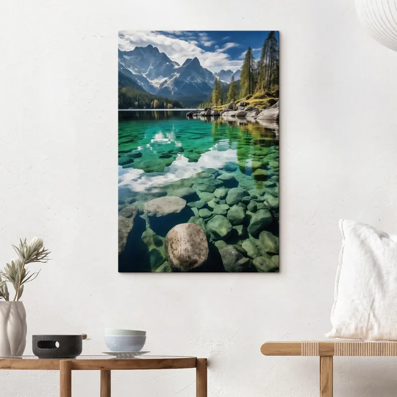 Pictură pe pânză Lac alpin de smarald cu stânci sub el și vârfuri înalte Nr s46515 Ofertă limitată