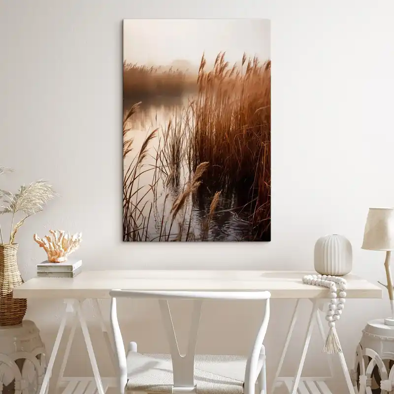 Lichidare de stoc Pictură pe pânză Stuf înalt crescând într-un corp de apă, apa reflectă stuful, fundal cețos, lumină difuză, peisaj natural Nr s46695
