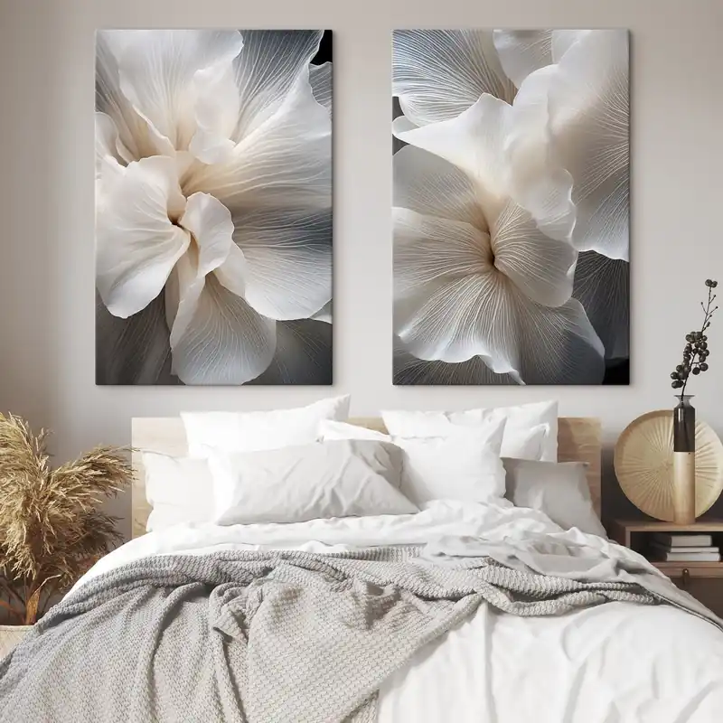 Ofertă limitată Pictură pe pânză Prim-plan cu petale florale albe abstracte delicate, cu linii complexe și un fundal întunecat estompat Nr m01117