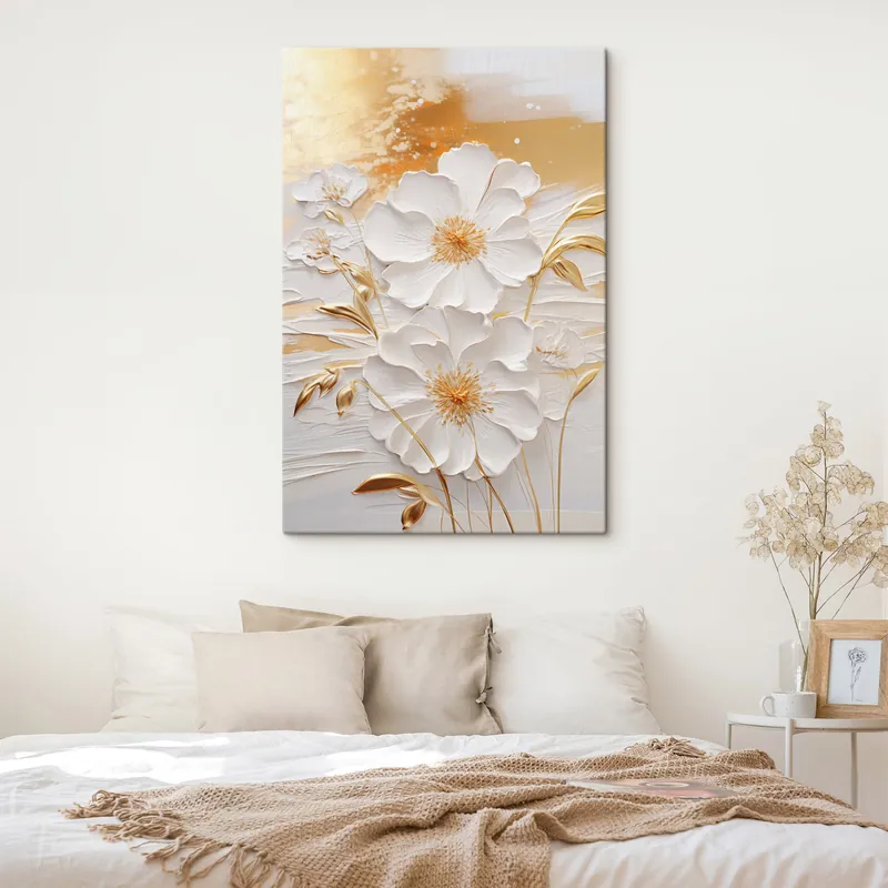 Pictură pe pânză Flori albe cu accente galbene și frunze delicate pe un fundal texturat, artă modernă Nr s47415 Reducere de preț