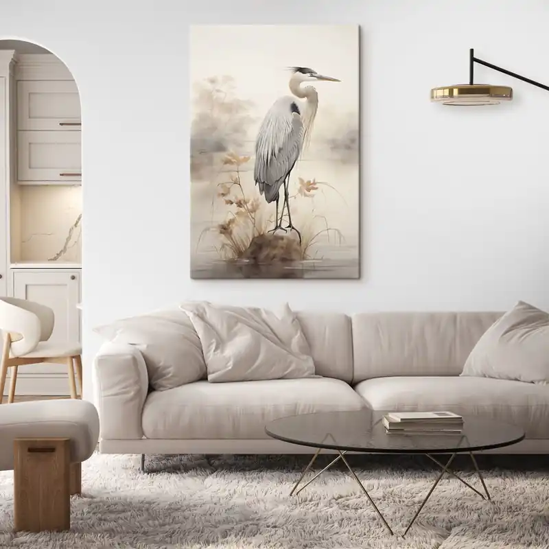 Bestseller Pictură pe pânză O stârcă stă pe o stâncă într-un lac, cu iarbă înaltă și copaci în fundal. Nr s47426