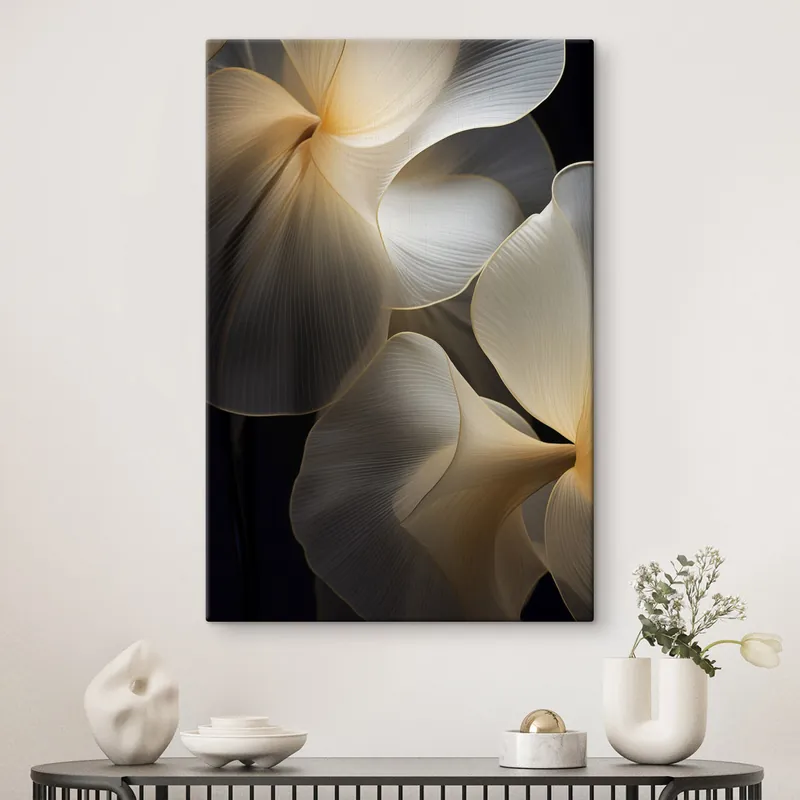 Pictură pe pânză Petale abstracte, translucide, cu linii delicate, pe un fundal întunecat Nr s47859 Premium