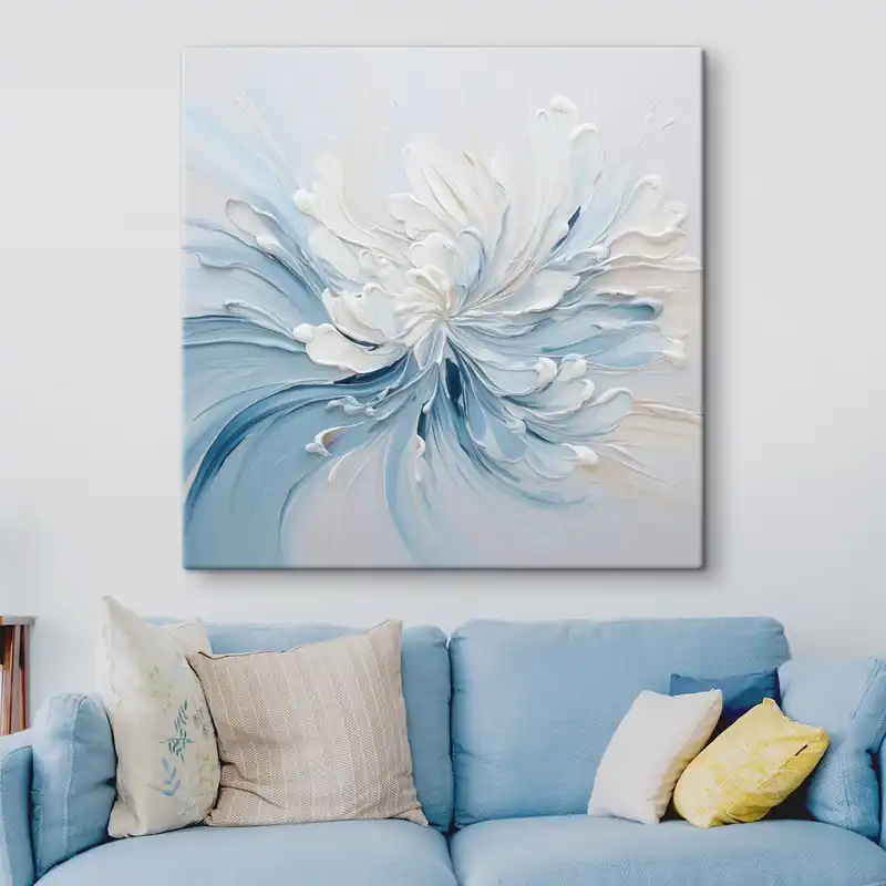 Ofertă de sezon Pictură pe pânză Un model floral abstract în alb și albastru deschis, cu petale texturate și linii ondulate Nr s48396