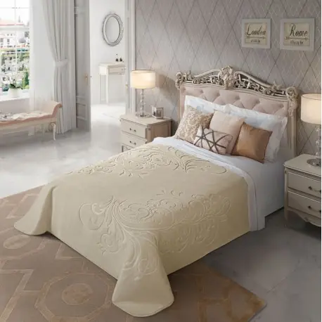 Bestseller Cuvertura de lux clasica crem