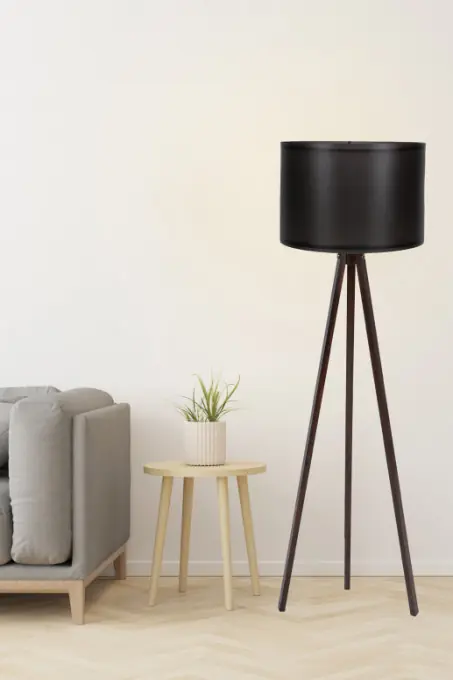 Lampadar 104 NegruNuc Reducere extra