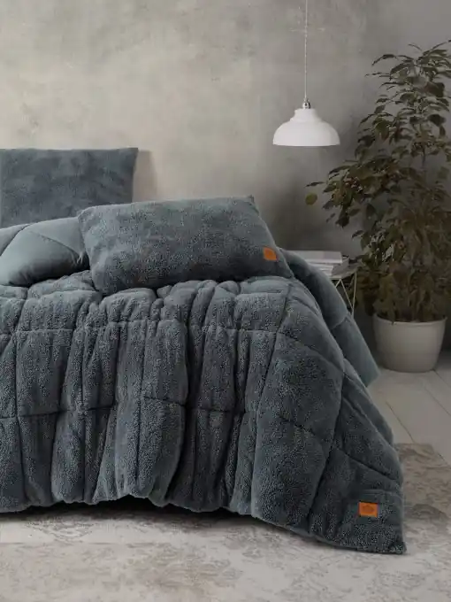 Set Cuvertura Pat Dublu Model Pelus Grey Super ofertă