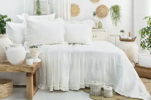 Set Cuvertura Pique Model Martha Cream Reducere de preț