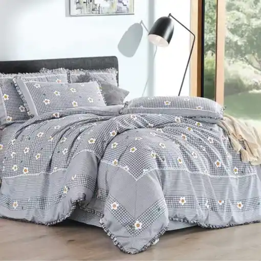Lenjerie cu Broderie si Volanase Daisy, 4 Piese (Finet) Ofertă exclusivă