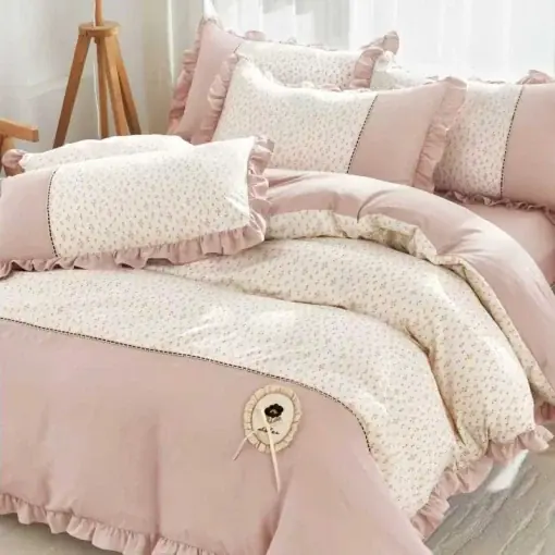 Bestseller Lenjerie Finet cu Broderie si Volanase, 4 Piese Melor Pudra