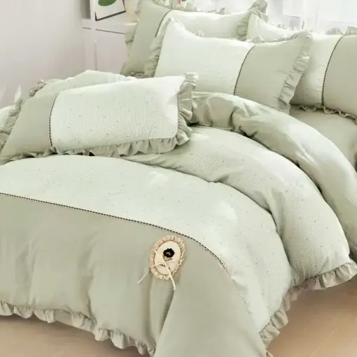Lenjerie Finet cu Broderie si Volanase, 4 Piese Melor Fistic Disponibil imediat
